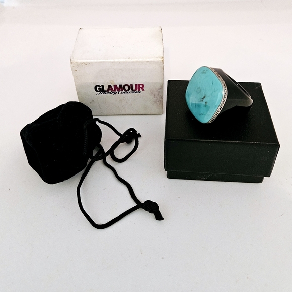 BLACK LUCITE AND TURQUOISE RING BY GLAMOUR/NIB/MODERN SYLING/SIZE 7 1/2 -8 - Picture 3 of 4